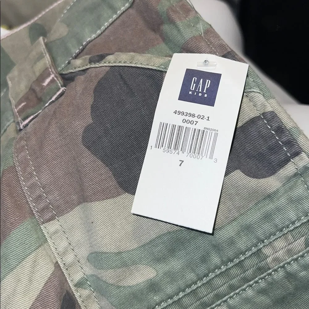 GAP KIDS Green Camouflage Straight Leg Cargo Pants- 7 NWT!